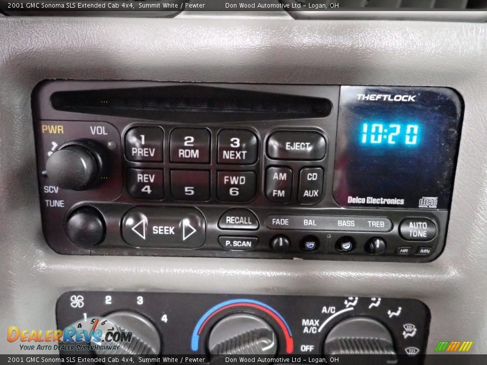 Audio System of 2001 GMC Sonoma SLS Extended Cab 4x4 Photo #13