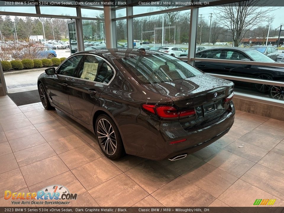 2023 BMW 5 Series 530e xDrive Sedan Dark Graphite Metallic / Black Photo #2