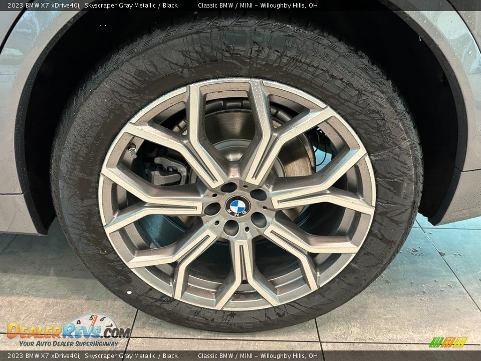 2023 BMW X7 xDrive40i Wheel Photo #3