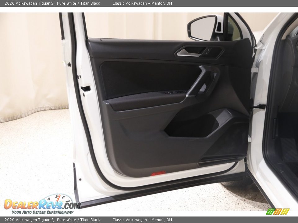 Door Panel of 2020 Volkswagen Tiguan S Photo #4