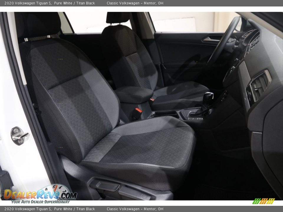 Front Seat of 2020 Volkswagen Tiguan S Photo #13