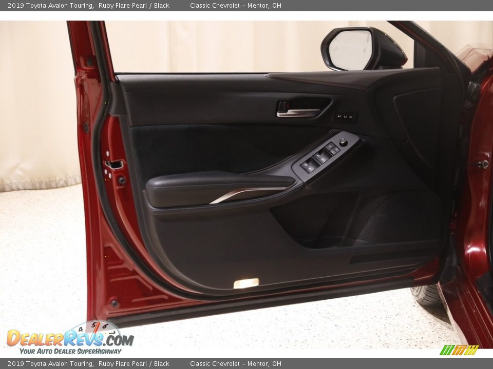 Door Panel of 2019 Toyota Avalon Touring Photo #4