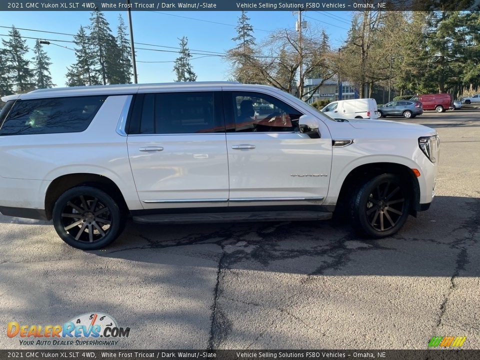 2021 GMC Yukon XL SLT 4WD White Frost Tricoat / Dark Walnut/­Slate Photo #3