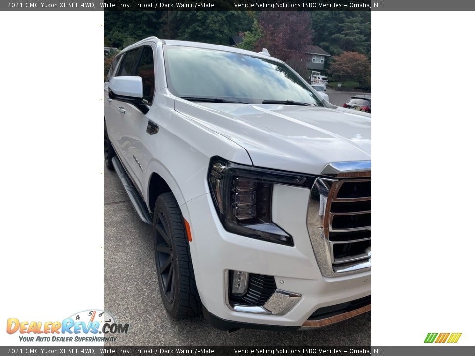 2021 GMC Yukon XL SLT 4WD White Frost Tricoat / Dark Walnut/­Slate Photo #5