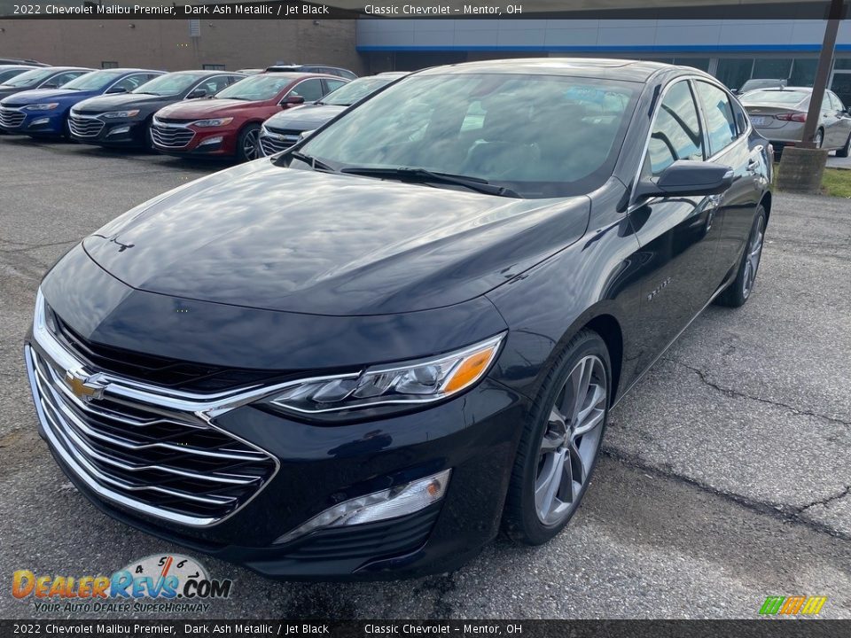 Front 3/4 View of 2022 Chevrolet Malibu Premier Photo #2