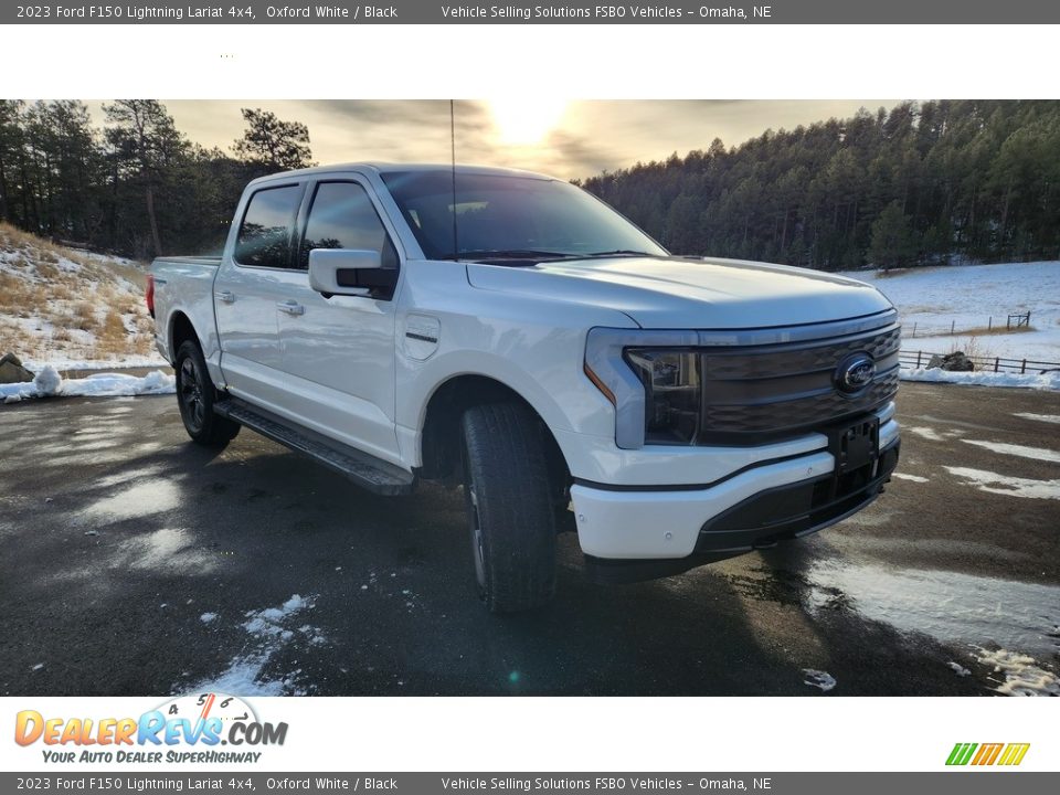 Front 3/4 View of 2023 Ford F150 Lightning Lariat 4x4 Photo #2