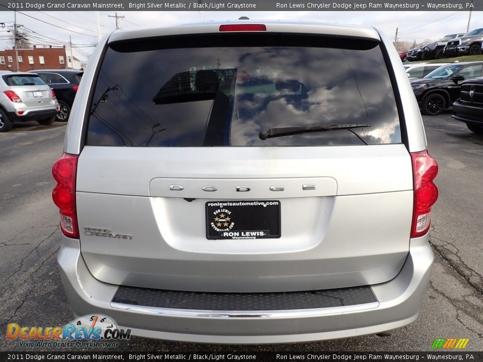 2011 Dodge Grand Caravan Mainstreet Bright Silver Metallic / Black/Light Graystone Photo #4