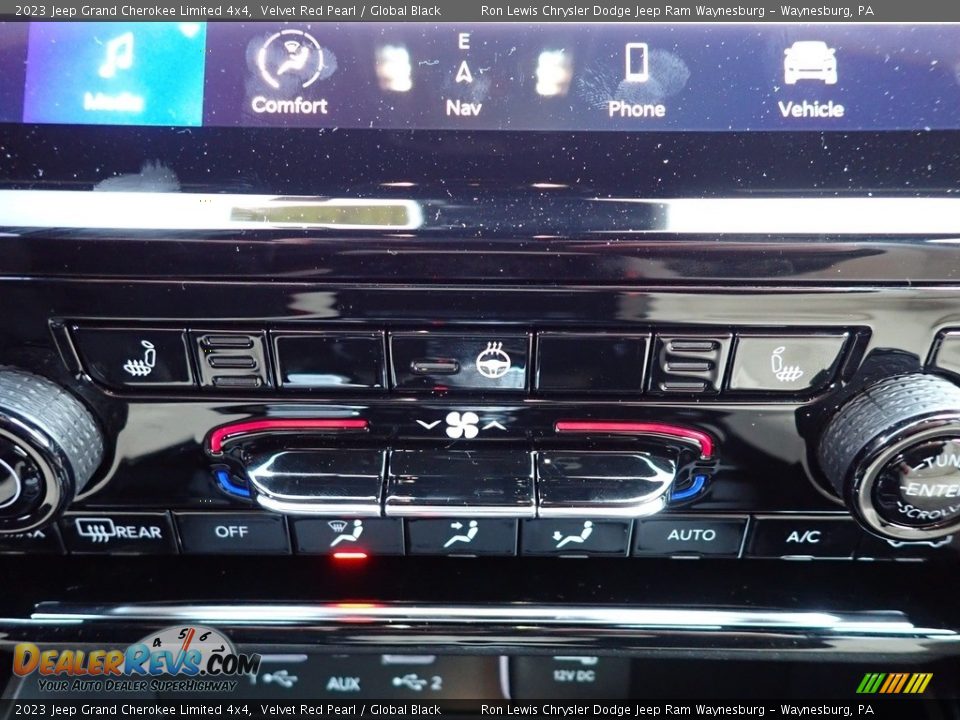 2023 Jeep Grand Cherokee Limited 4x4 Velvet Red Pearl / Global Black Photo #17