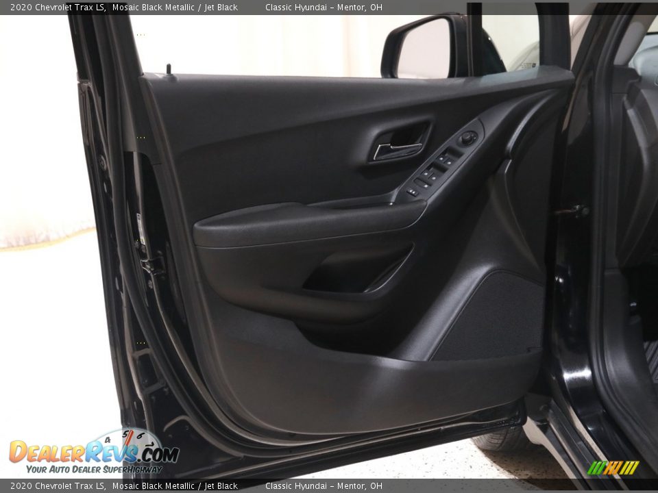 2020 Chevrolet Trax LS Mosaic Black Metallic / Jet Black Photo #4