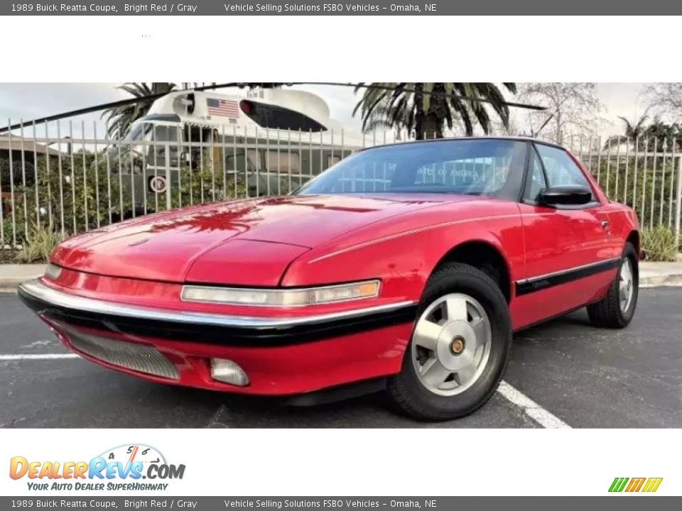 Front 3/4 View of 1989 Buick Reatta Coupe Photo #1