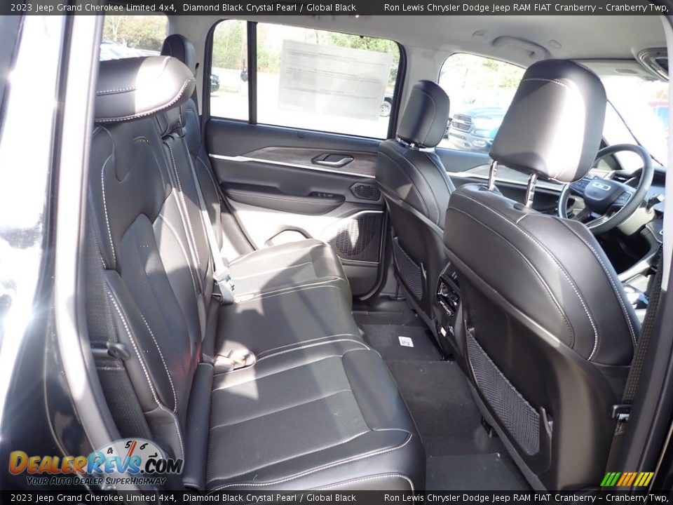 2023 Jeep Grand Cherokee Limited 4x4 Diamond Black Crystal Pearl / Global Black Photo #11