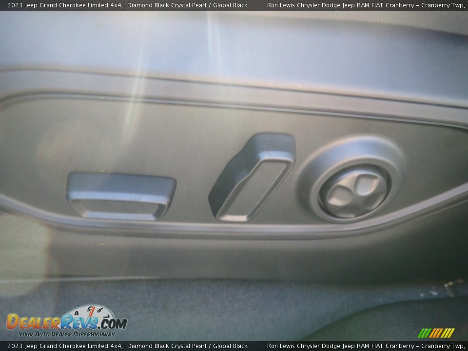2023 Jeep Grand Cherokee Limited 4x4 Diamond Black Crystal Pearl / Global Black Photo #15
