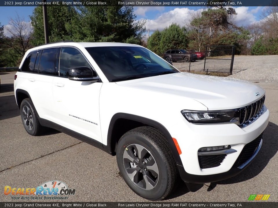 Front 3/4 View of 2023 Jeep Grand Cherokee 4XE Photo #7