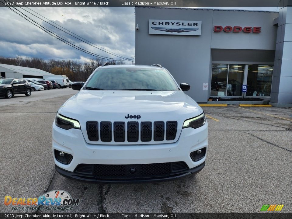 2023 Jeep Cherokee Altitude Lux 4x4 Bright White / Black Photo #7