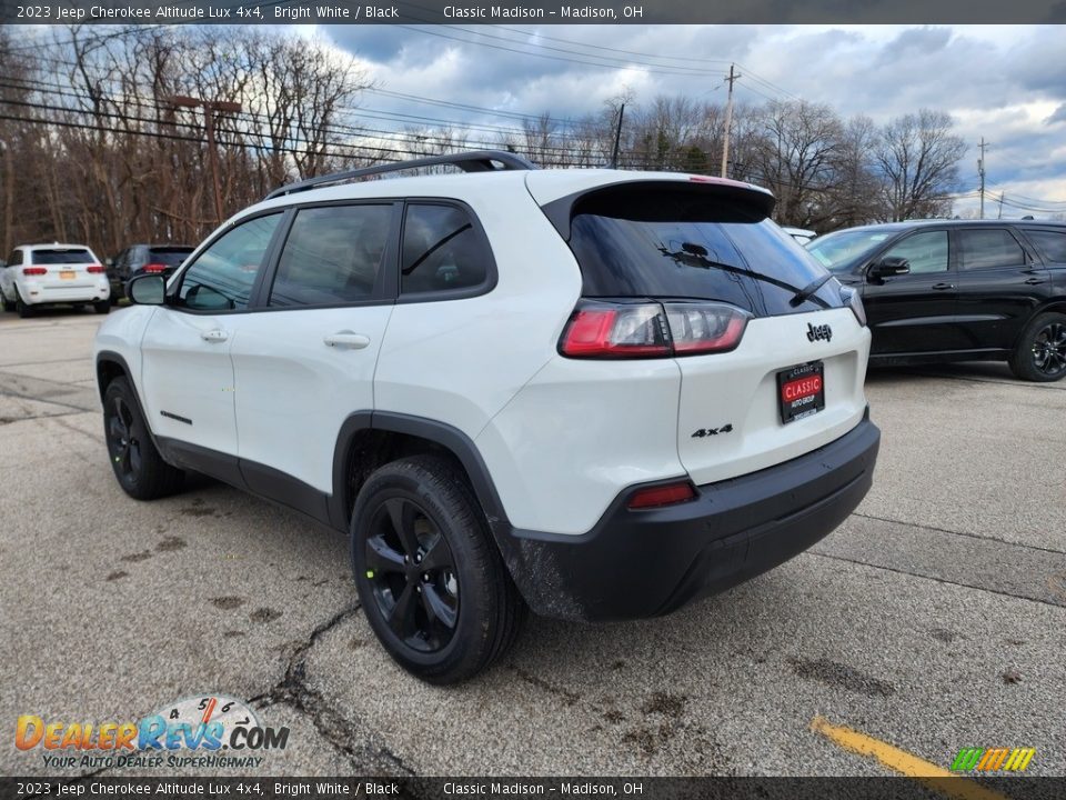2023 Jeep Cherokee Altitude Lux 4x4 Bright White / Black Photo #9
