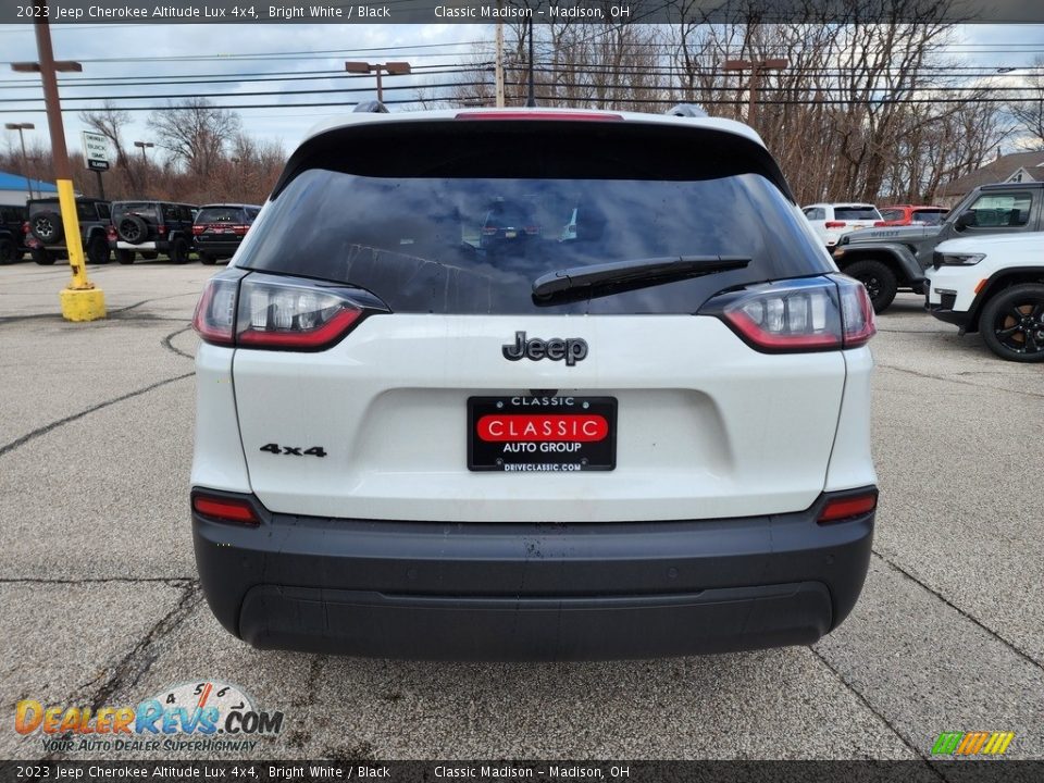 2023 Jeep Cherokee Altitude Lux 4x4 Bright White / Black Photo #10