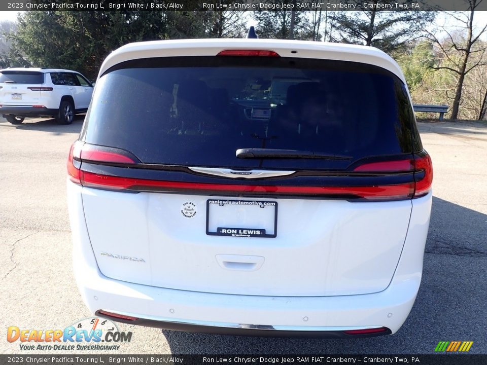 2023 Chrysler Pacifica Touring L Bright White / Black/Alloy Photo #4