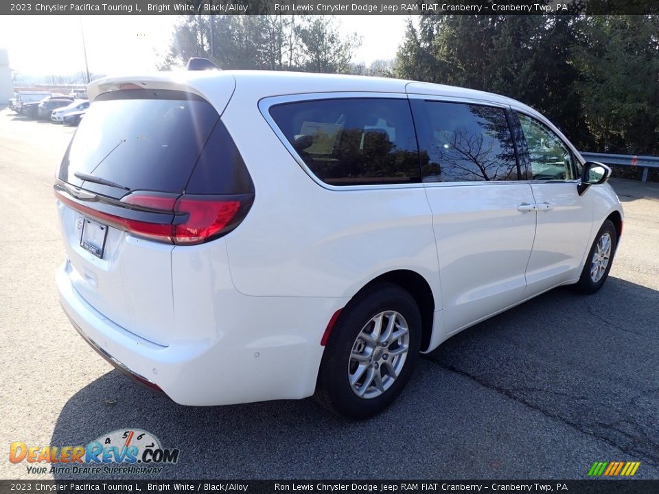 2023 Chrysler Pacifica Touring L Bright White / Black/Alloy Photo #5