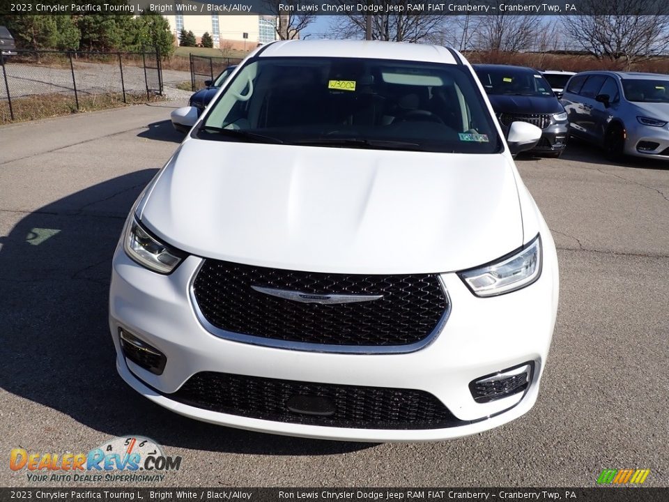 2023 Chrysler Pacifica Touring L Bright White / Black/Alloy Photo #8