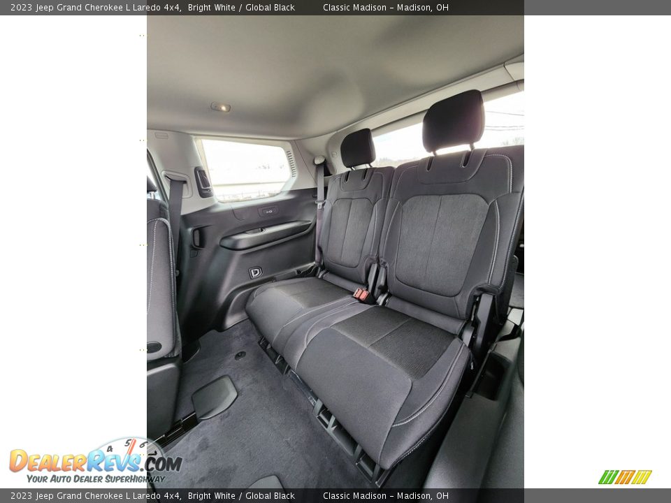 2023 Jeep Grand Cherokee L Laredo 4x4 Bright White / Global Black Photo #4