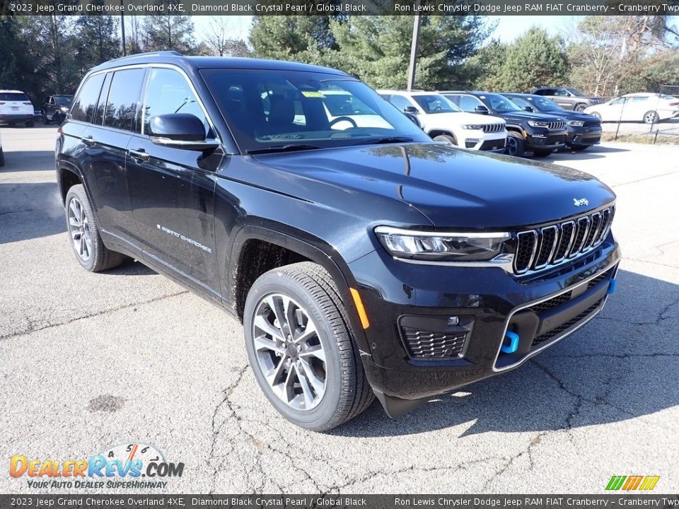 Front 3/4 View of 2023 Jeep Grand Cherokee Overland 4XE Photo #3