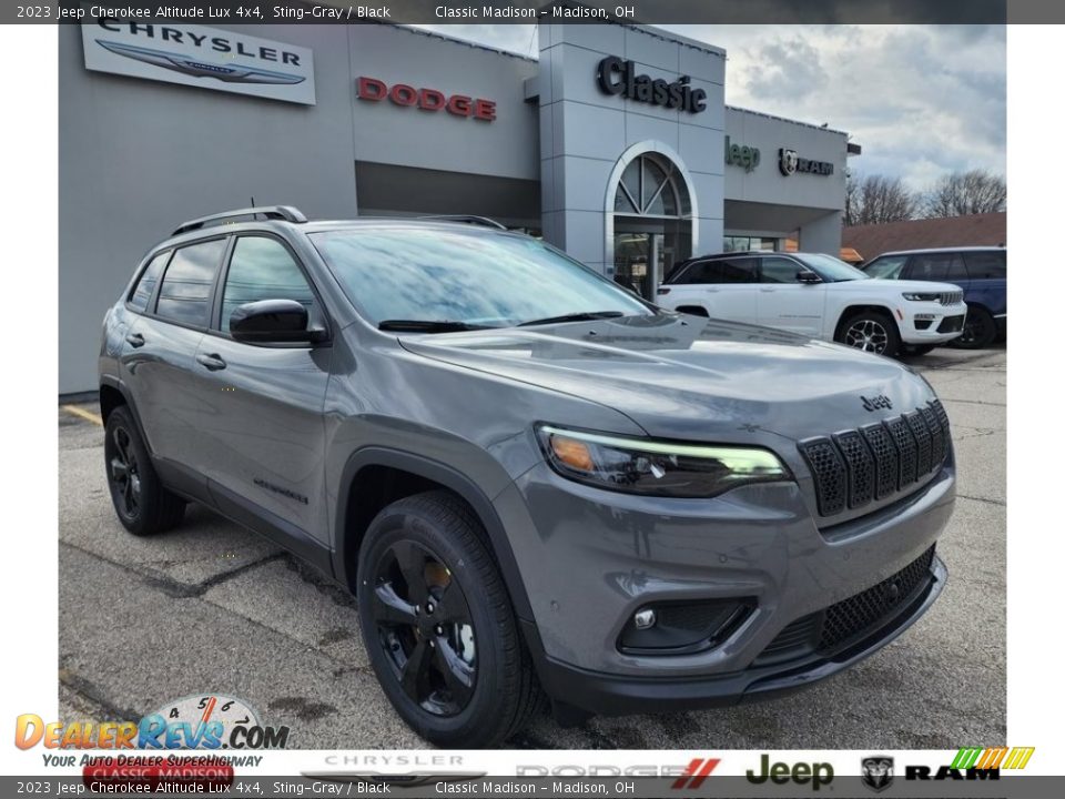 2023 Jeep Cherokee Altitude Lux 4x4 Sting-Gray / Black Photo #1