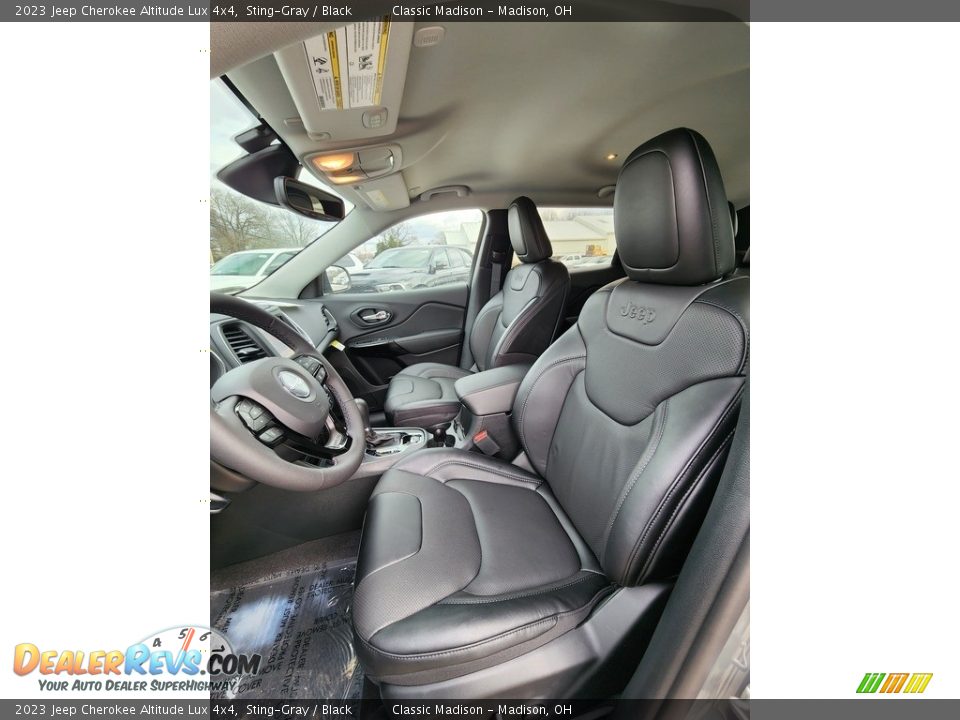 2023 Jeep Cherokee Altitude Lux 4x4 Sting-Gray / Black Photo #2