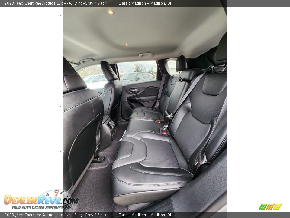 2023 Jeep Cherokee Altitude Lux 4x4 Sting-Gray / Black Photo #3
