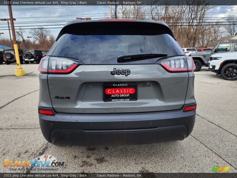2023 Jeep Cherokee Altitude Lux 4x4 Sting-Gray / Black Photo #10