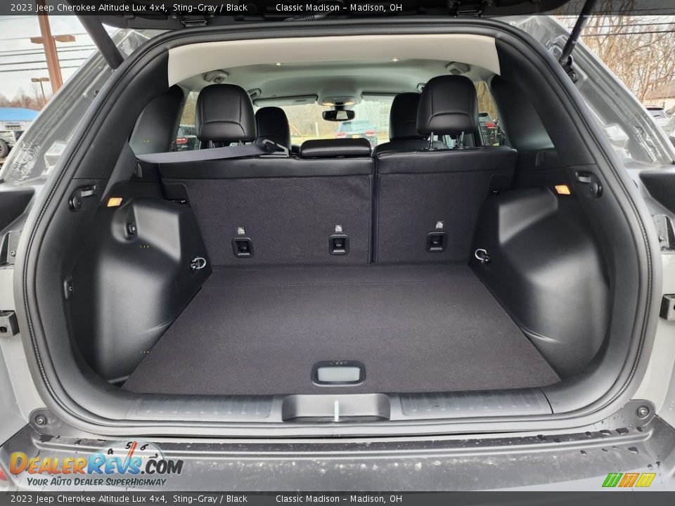 2023 Jeep Cherokee Altitude Lux 4x4 Sting-Gray / Black Photo #11
