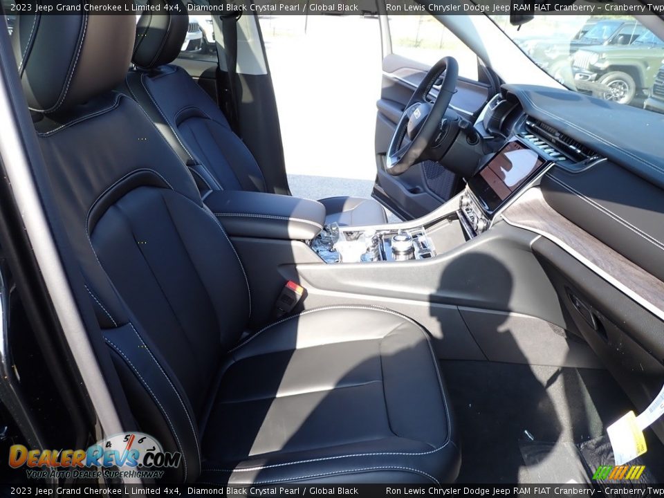 2023 Jeep Grand Cherokee L Limited 4x4 Diamond Black Crystal Pearl / Global Black Photo #11