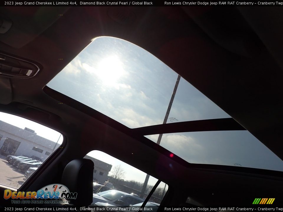 2023 Jeep Grand Cherokee L Limited 4x4 Diamond Black Crystal Pearl / Global Black Photo #16