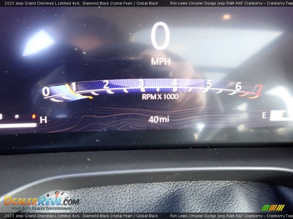 2023 Jeep Grand Cherokee L Limited 4x4 Diamond Black Crystal Pearl / Global Black Photo #17