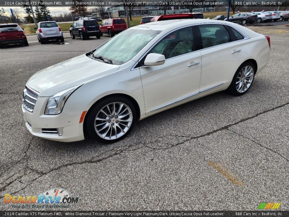 Front 3/4 View of 2014 Cadillac XTS Platinum FWD Photo #1