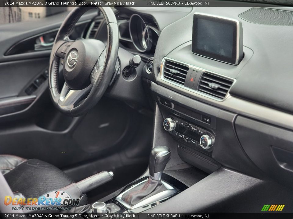 Dashboard of 2014 Mazda MAZDA3 s Grand Touring 5 Door Photo #6