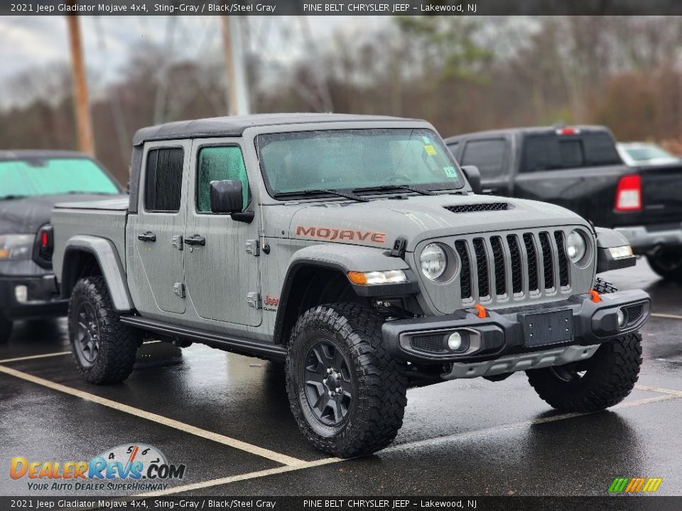 Front 3/4 View of 2021 Jeep Gladiator Mojave 4x4 Photo #3