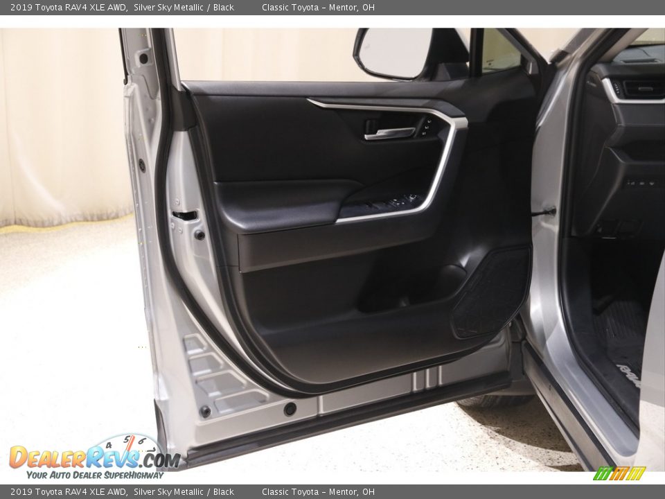 2019 Toyota RAV4 XLE AWD Silver Sky Metallic / Black Photo #4