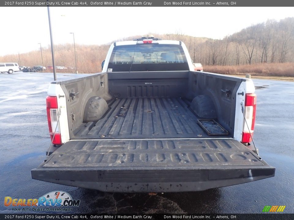 2017 Ford F250 Super Duty XL Crew Cab 4x4 Oxford White / Medium Earth Gray Photo #12