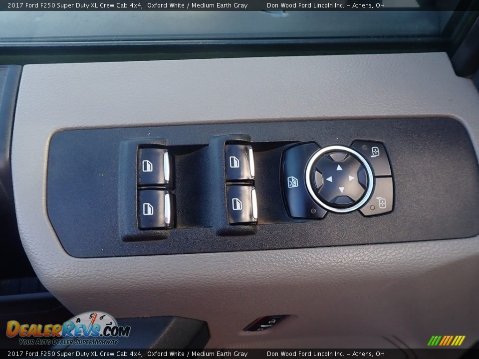 2017 Ford F250 Super Duty XL Crew Cab 4x4 Oxford White / Medium Earth Gray Photo #16