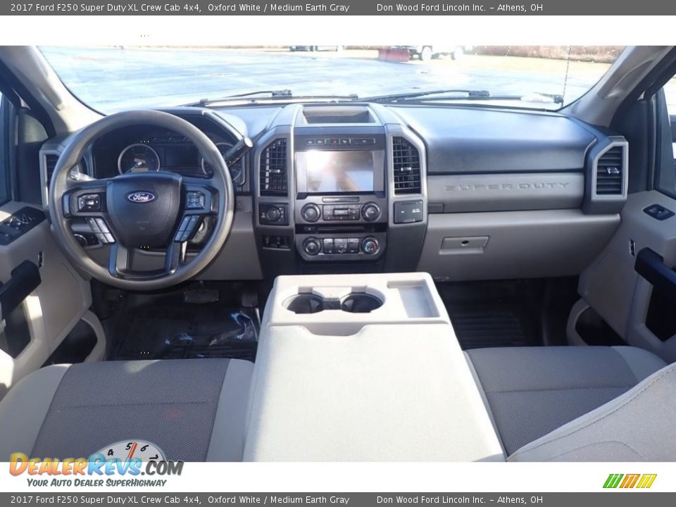 2017 Ford F250 Super Duty XL Crew Cab 4x4 Oxford White / Medium Earth Gray Photo #19
