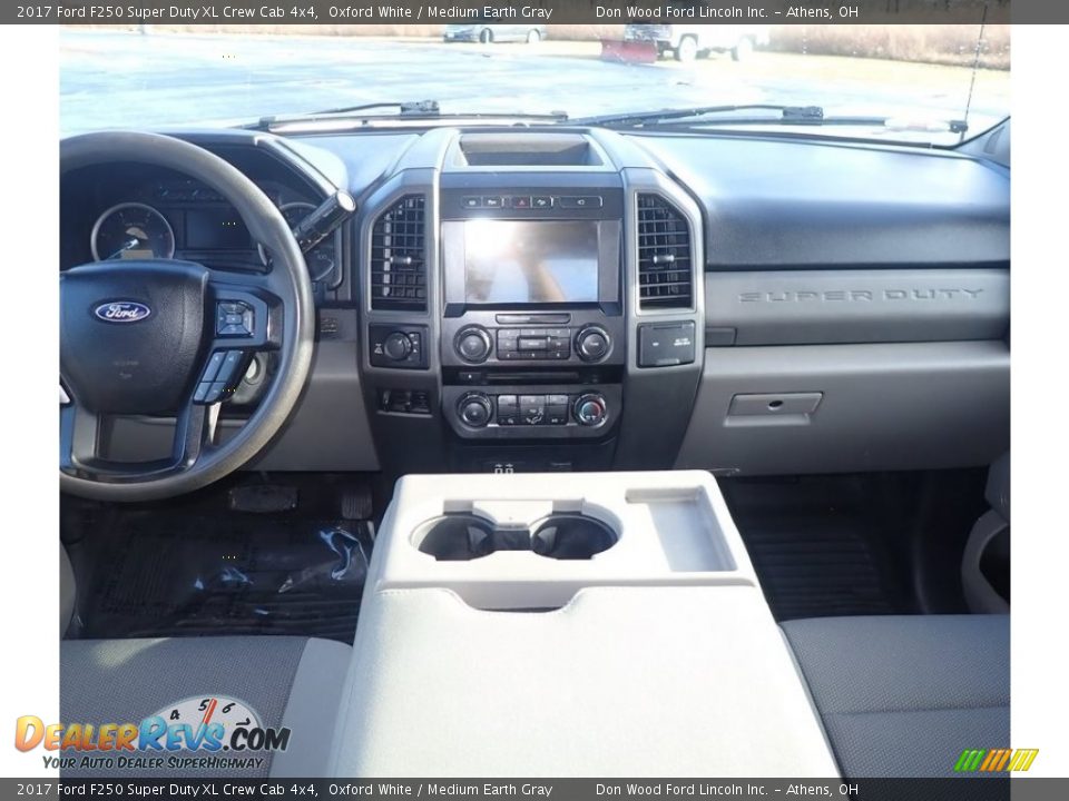 2017 Ford F250 Super Duty XL Crew Cab 4x4 Oxford White / Medium Earth Gray Photo #20
