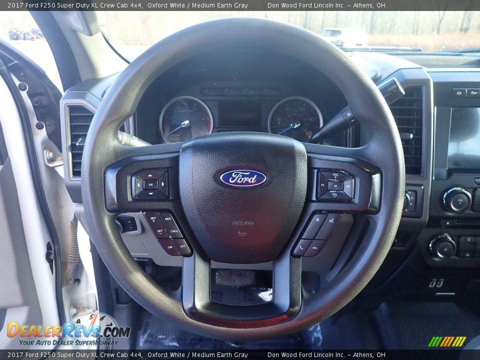 2017 Ford F250 Super Duty XL Crew Cab 4x4 Oxford White / Medium Earth Gray Photo #22