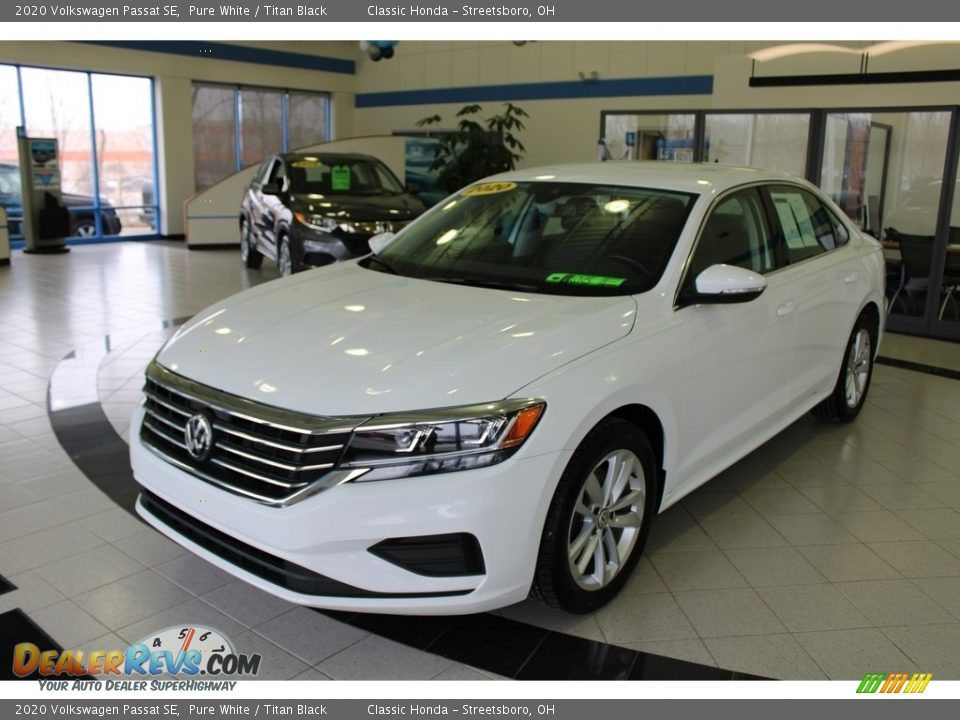 2020 Volkswagen Passat SE Pure White / Titan Black Photo #1