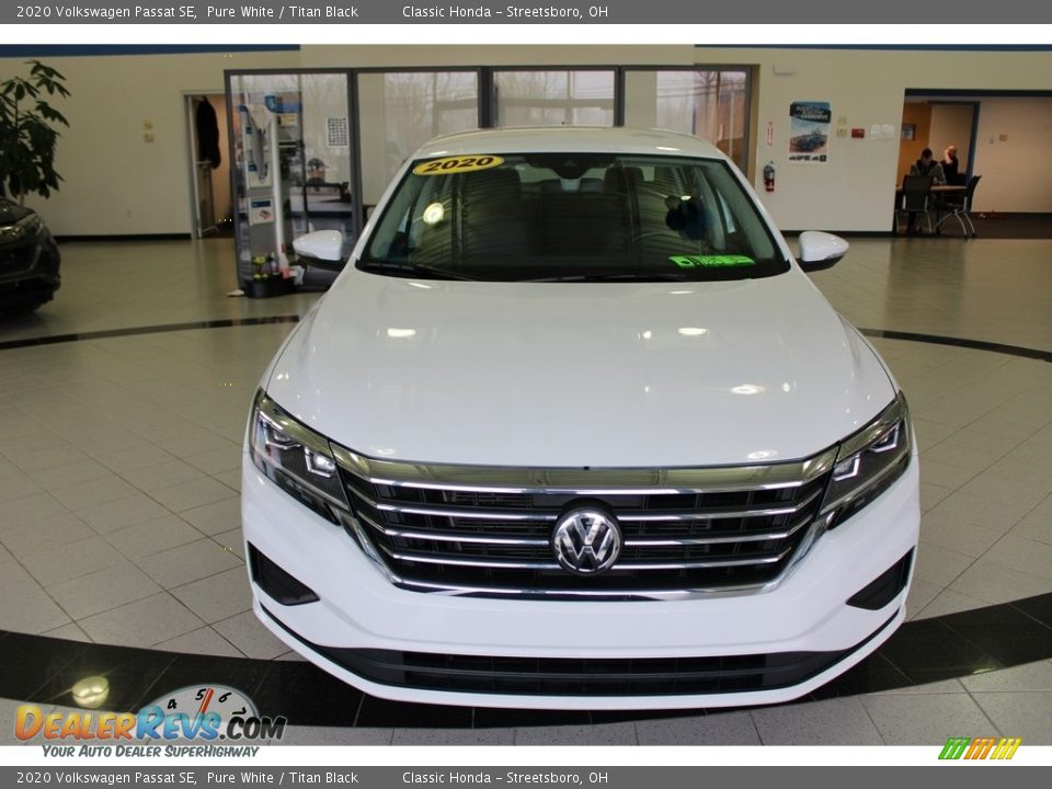 2020 Volkswagen Passat SE Pure White / Titan Black Photo #2