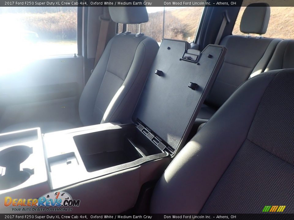 2017 Ford F250 Super Duty XL Crew Cab 4x4 Oxford White / Medium Earth Gray Photo #29
