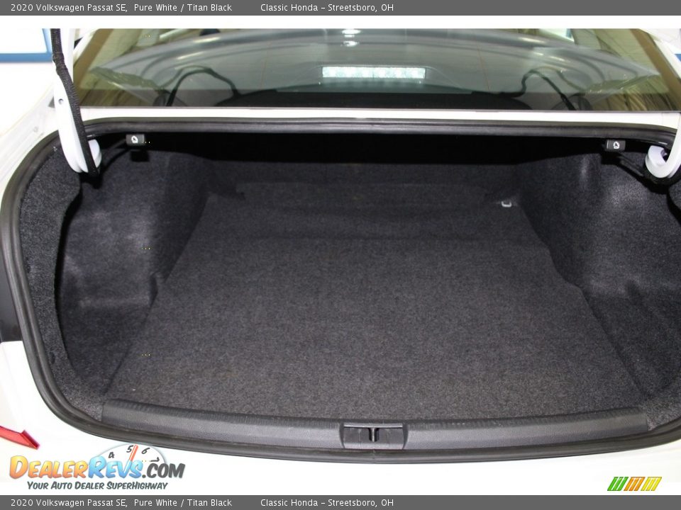2020 Volkswagen Passat SE Trunk Photo #20