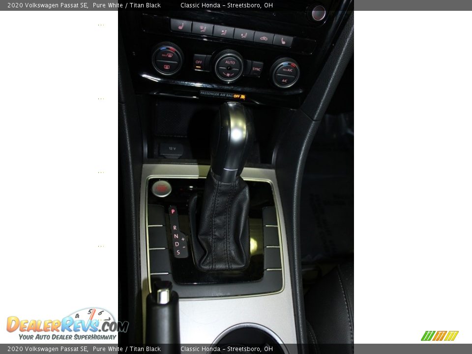 2020 Volkswagen Passat SE Shifter Photo #31