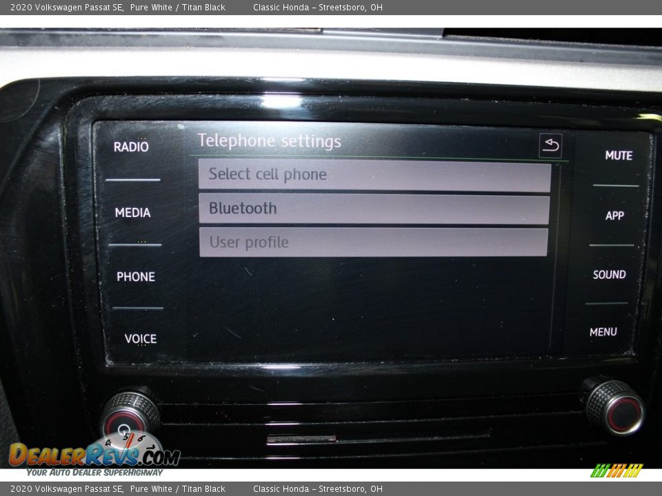 2020 Volkswagen Passat SE Pure White / Titan Black Photo #36