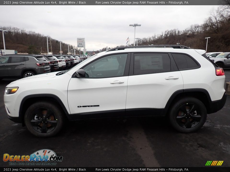 2023 Jeep Cherokee Altitude Lux 4x4 Bright White / Black Photo #2