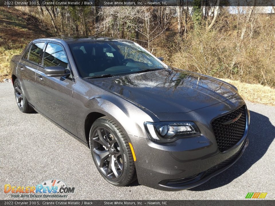 Front 3/4 View of 2022 Chrysler 300 S Photo #4